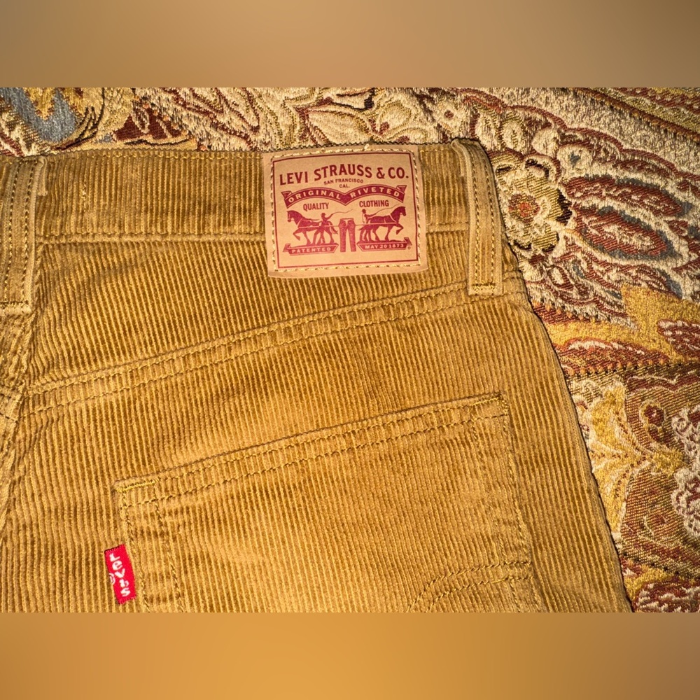 Levi’s Women’s Mid-Rise ‘94 Baggy Straight Jeans